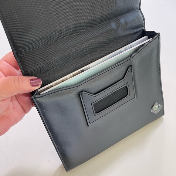 BMW 2009 7 Series 750Li 750i Owners Operator Manuals Guides W/ Case BMW Emblem - Picture 12 of 15